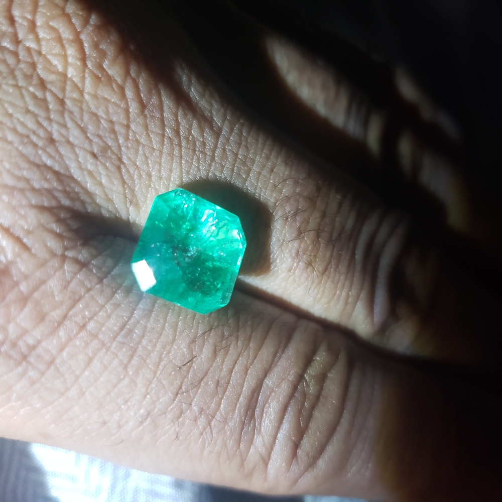 Elegant Green Gemstone Ring